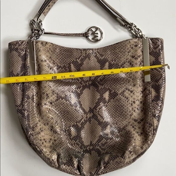 EUC Michael Kors leather bag - Picture 5 of 8